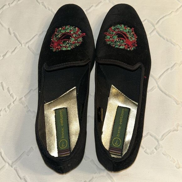 Basic Editions Christmas Wreath Embroidered Black Flat Shoes(Size 7) - Picture 3 of 7